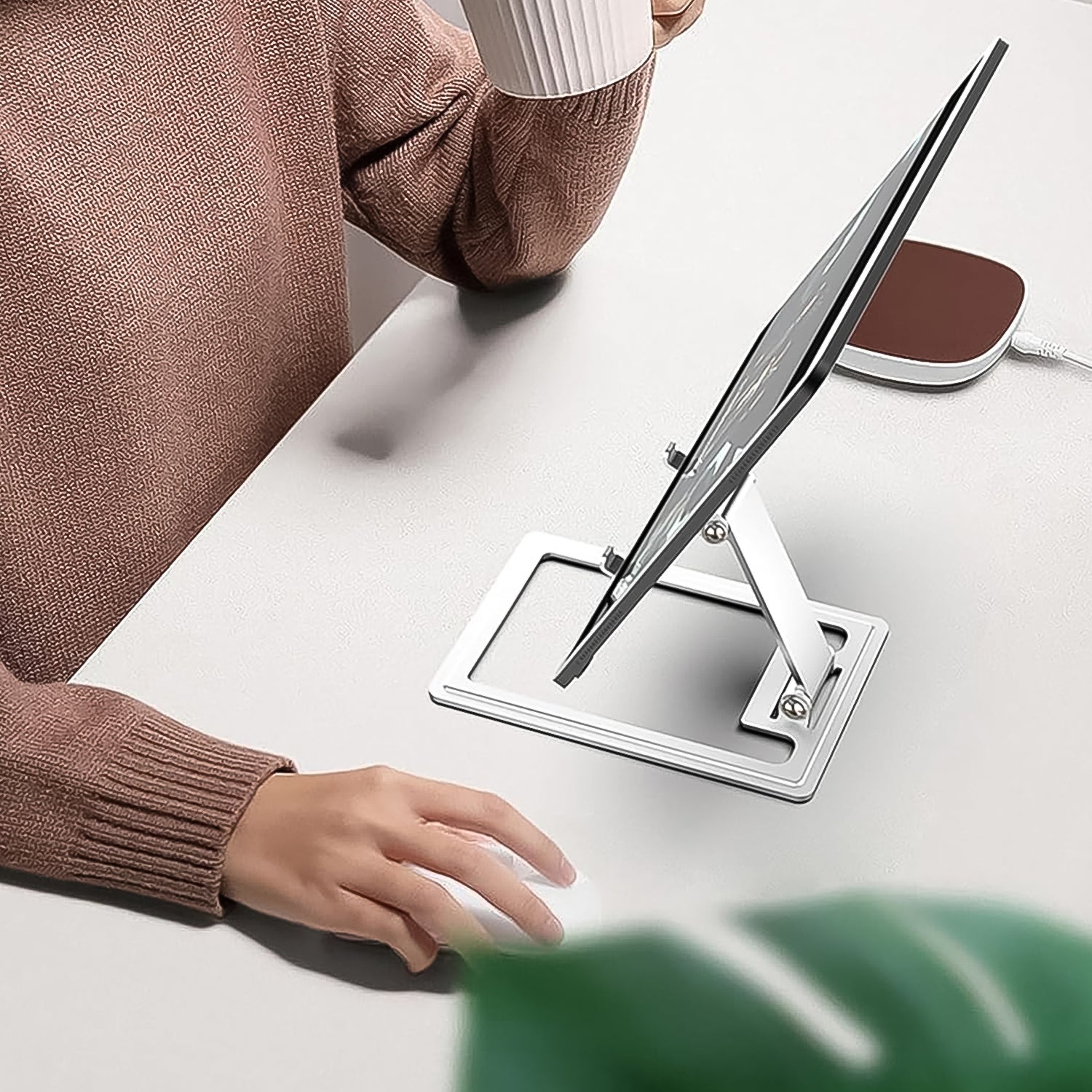 Adjustable Desktop Tablet Phone Stand Aluminium Alloy Stand For Phone (1 Pc) Adjustable Desktop Tablet Phone Stand Aluminium Alloy Stand For Phone (1 Pc)